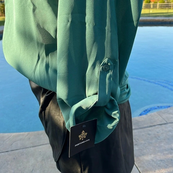 ⭐️Fortune + Ivy Hunter Green V Neck blouse NWT size large - Picture 2 of 9